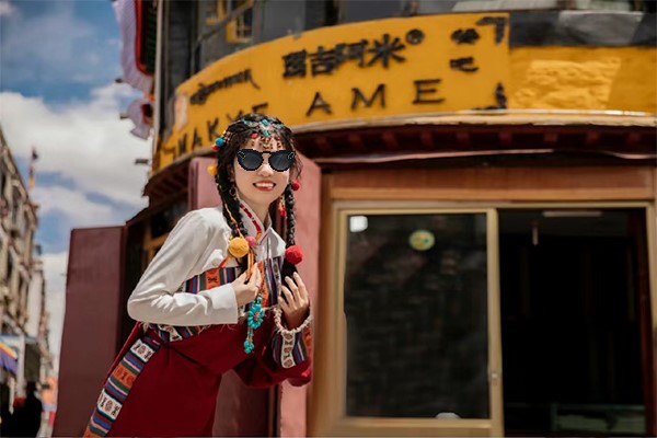 八角街单女旅拍1.jpg