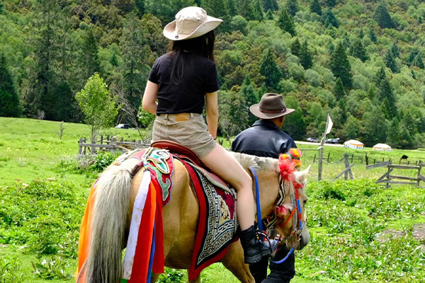 骑马单女20.jpg