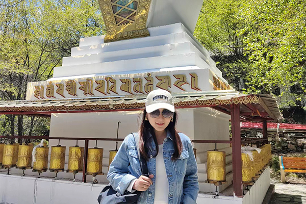 巴松措单女湖心岛1.jpg