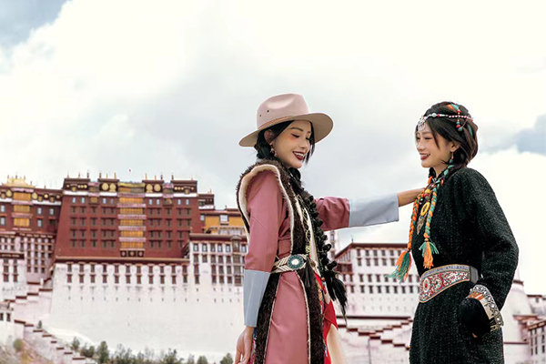 二女布宫旅拍3已发.jpg