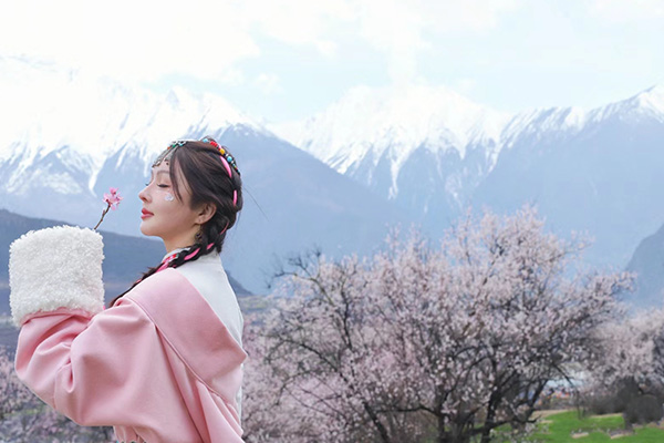 单女桃花旅拍1.jpg