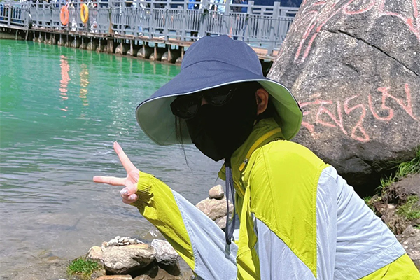 单女巴松措1.jpg