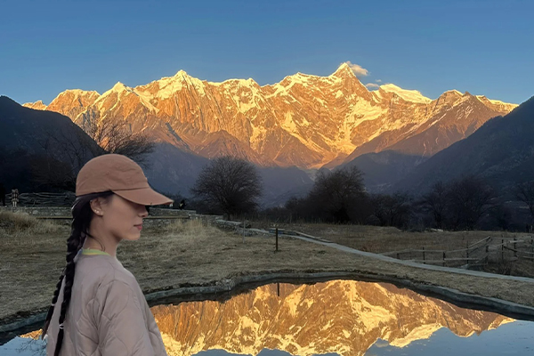 单女南迦巴瓦峰金山2.jpg